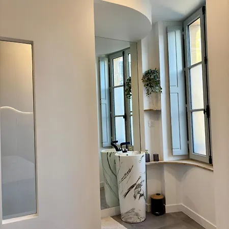 Daire Grand De Gamme Avec Baignoire *