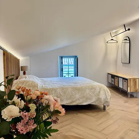 Daire Grand De Gamme Avec Baignoire Blaye